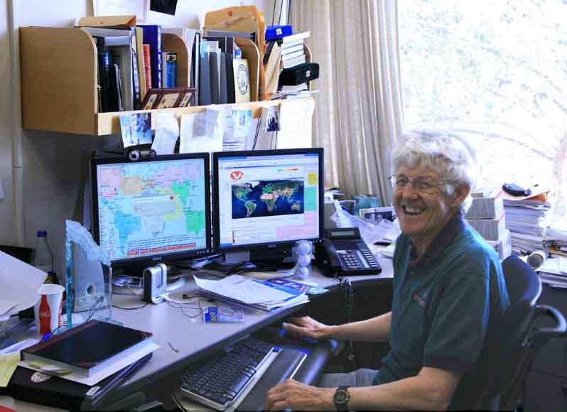 Les Cottrell in his Building 050 office